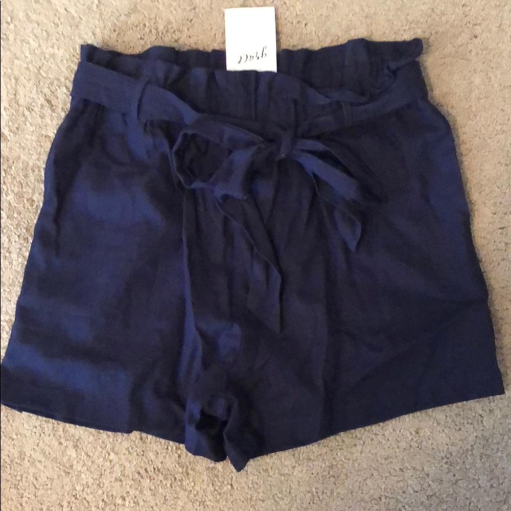 Shorts with bow belt